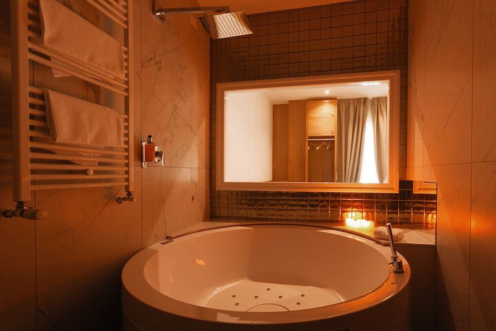 Room 12 of 50