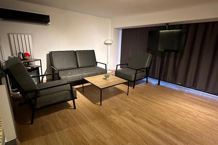 Room 10 of 15