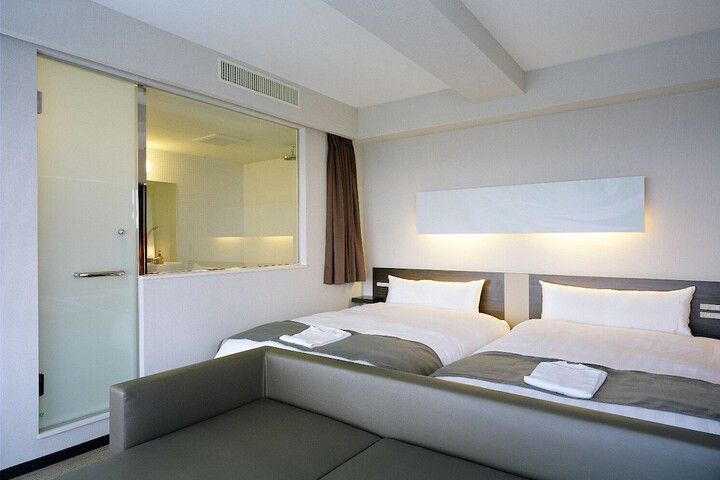 Room 11 of 36