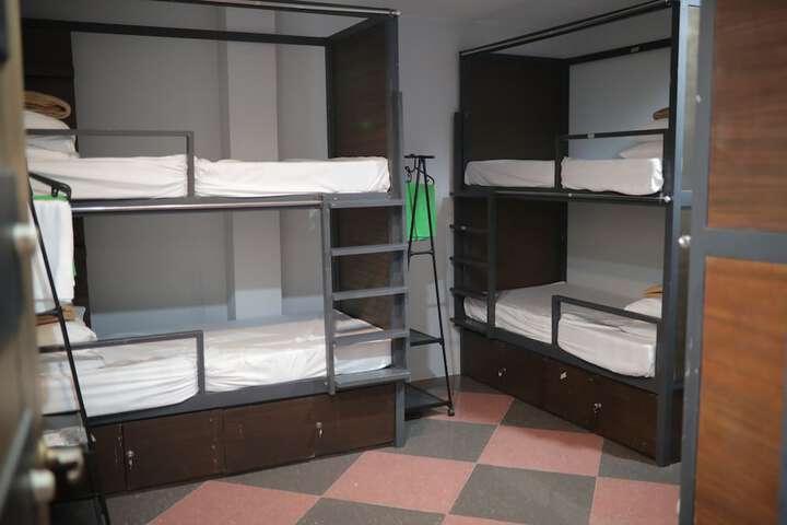 Room 21 of 42