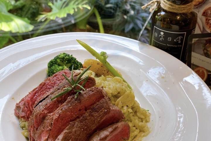 Dining 70 of 77