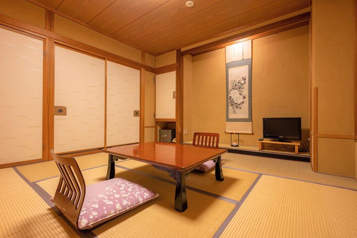 Room 4 of 24