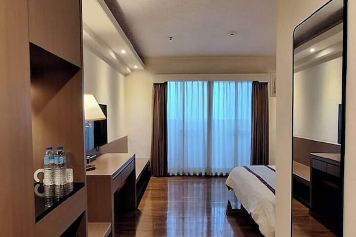 Room 51 of 74