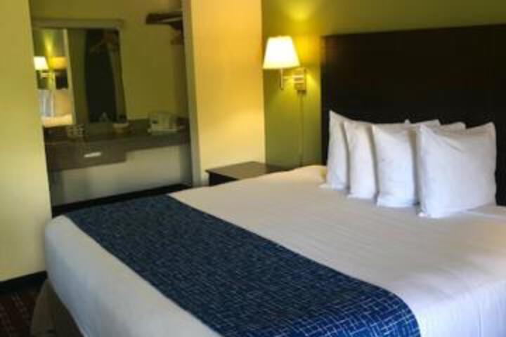 1 King Bed (3 of 3)
