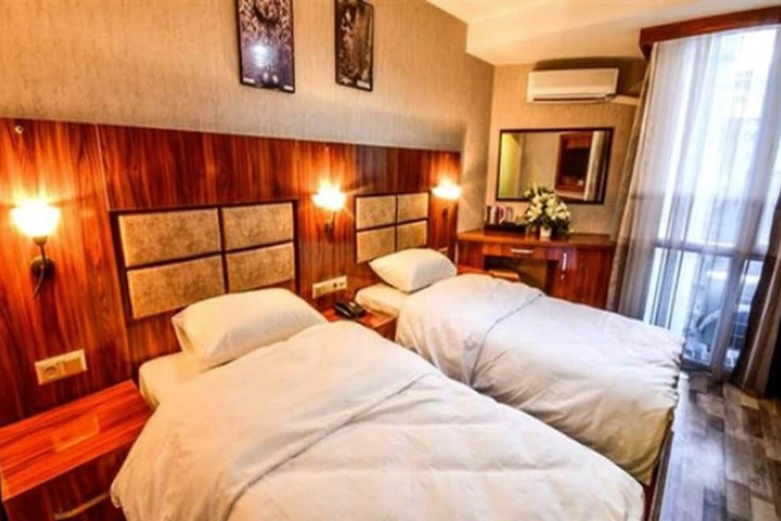 Room 7 of 16