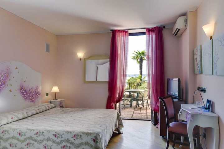 Room 6 of 39