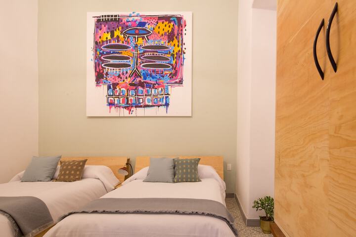 Room 32 of 79
