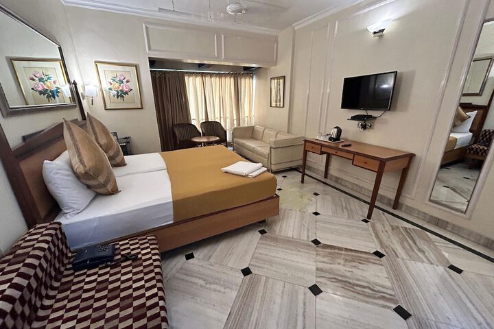 Room 18 of 37