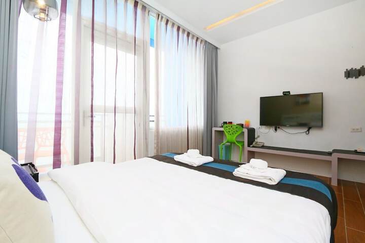 Room 6 of 40