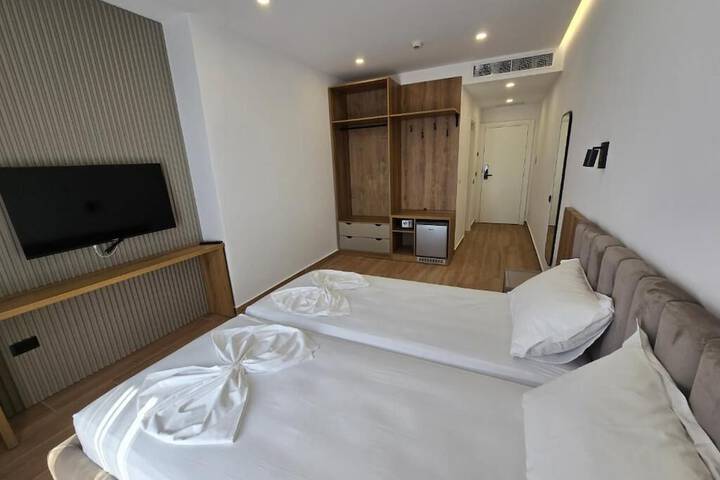 Room 16 of 46