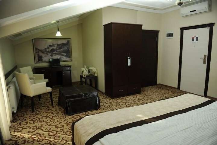 Room 18 of 23