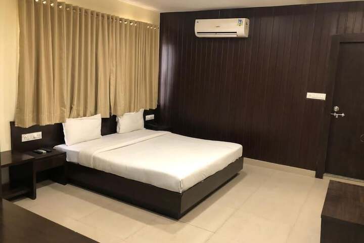 Room 11 of 37