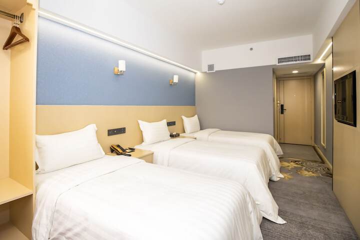 Room 21 of 66