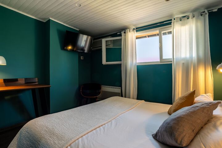 Room 35 of 128