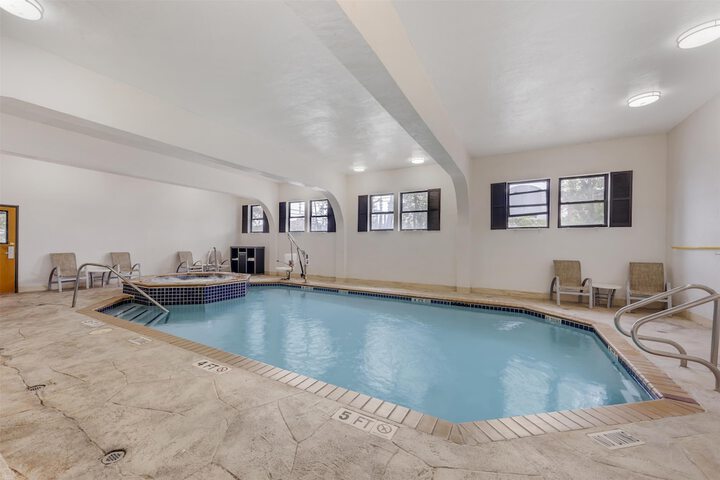 Swimming pool at Best Western Alamo Suites