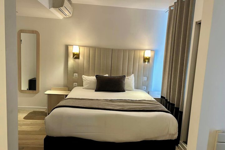 Room 30 of 76