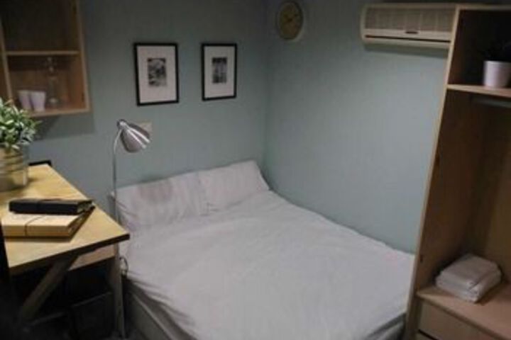 Room 4 of 39