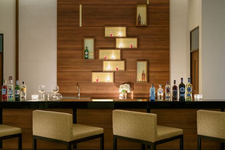 Lounge 41 of 47