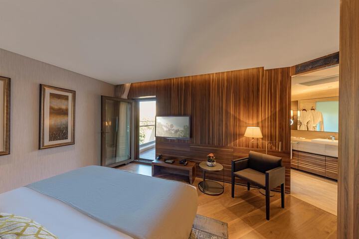 Room 35 of 320