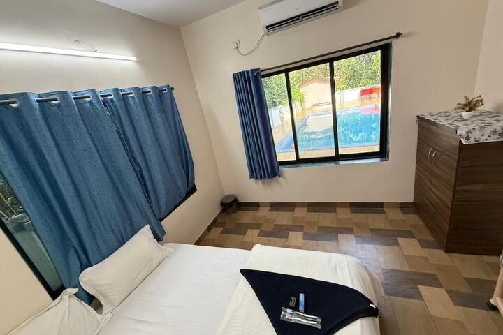 Room 3 of 18