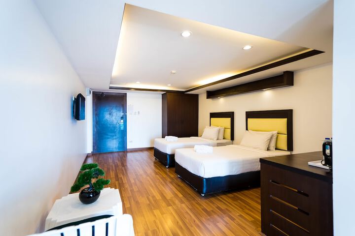 Room 10 of 34