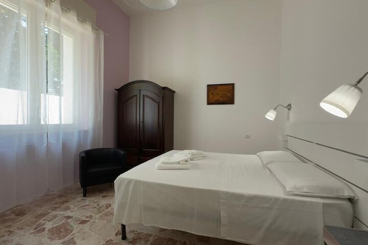 Room 10 of 29