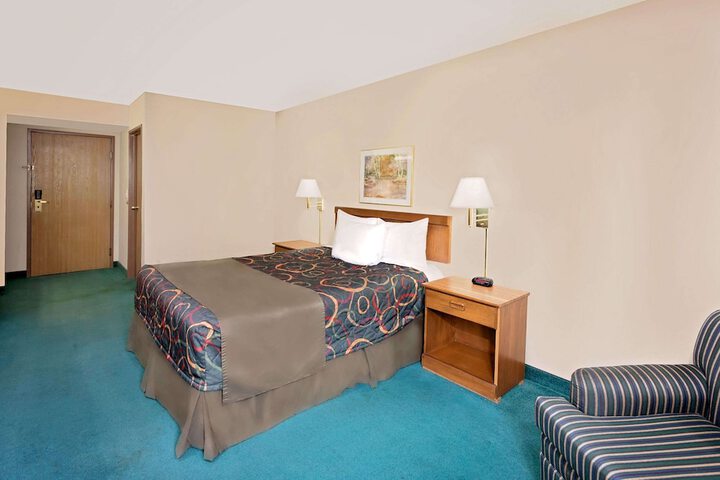 Room 5 of 18