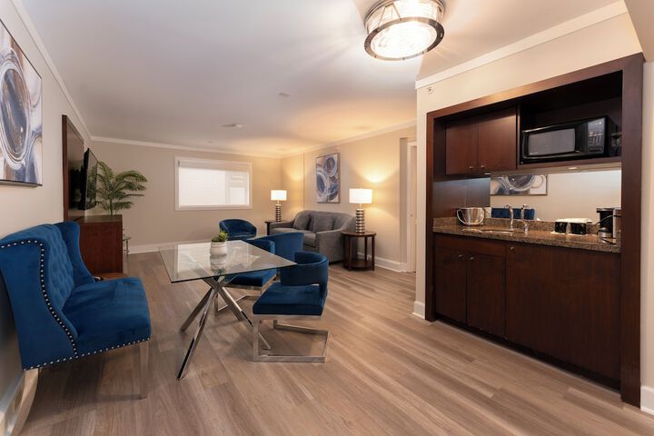 Room 33 of 152