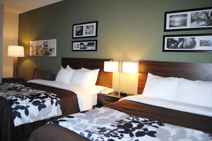 Queen Bed Accessible (6 of 18)