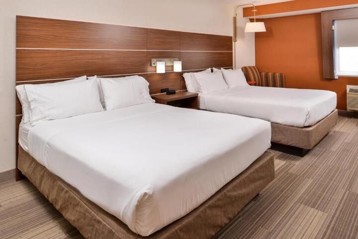 2 Queen Beds (4 of 8)