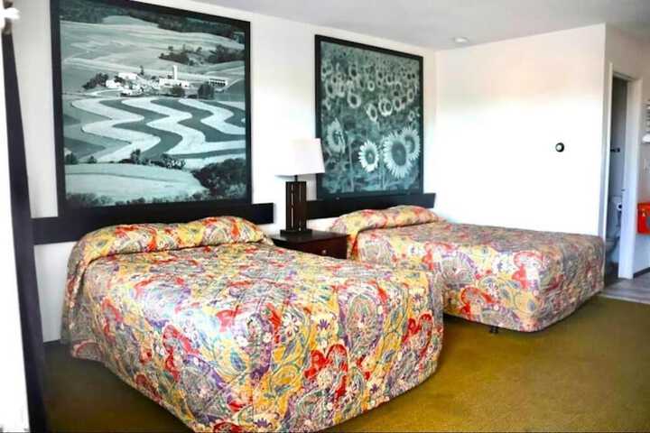 Room 2 of 10