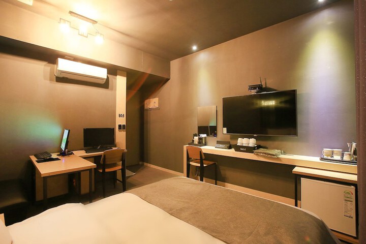 Room 34 of 91