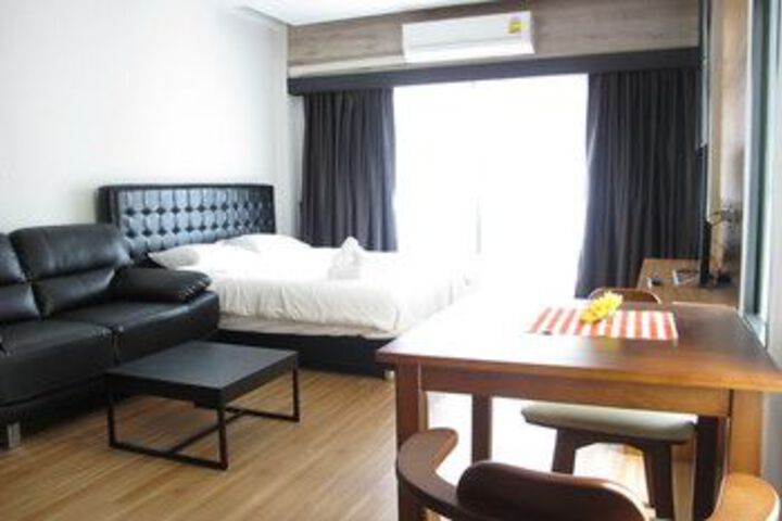 Room 9 of 32