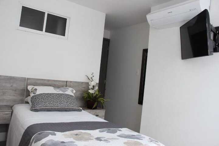 Room 7 of 18