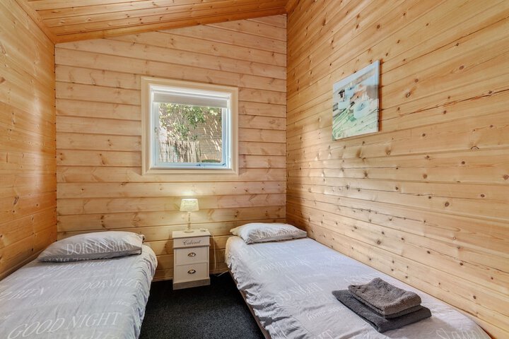 Room 9 of 33