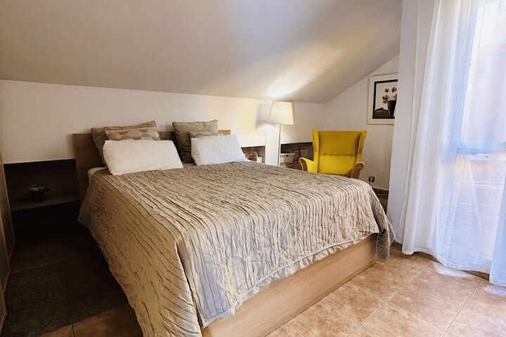 Room 10 of 42