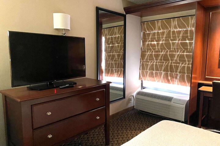 2 Double Beds Bathtub (12 of 12)