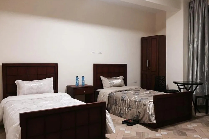 Room 3 of 8