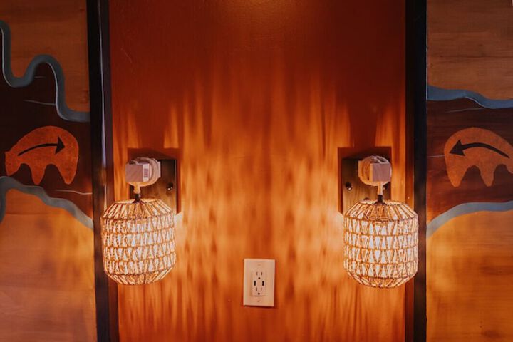 Room 24 of 93