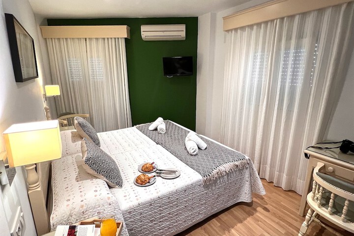 Room 12 of 50