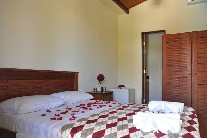 Room 4 of 33