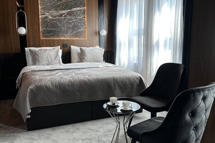 Room 6 of 64