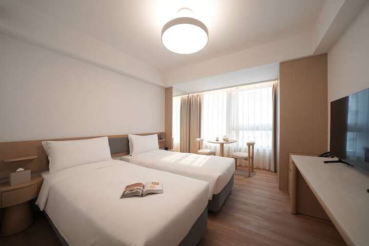 Room 11 of 41