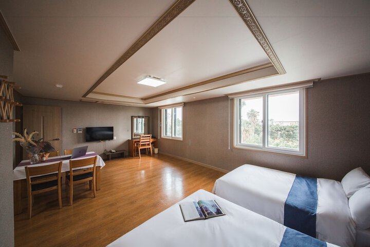 Room 17 of 80