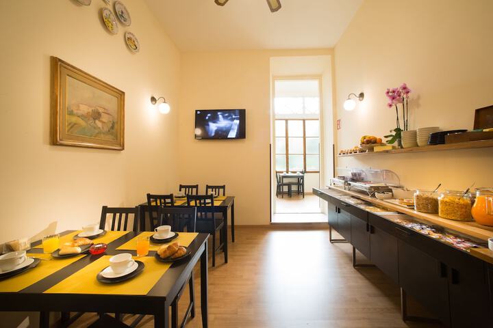 Breakfast area