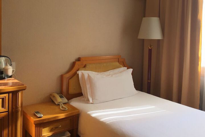 Room 5 of 40