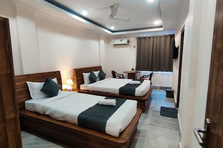 Room 14 of 18