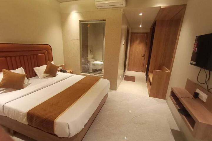 Room 8 of 11