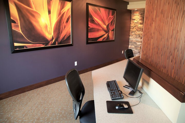 Business Center 25 of 32