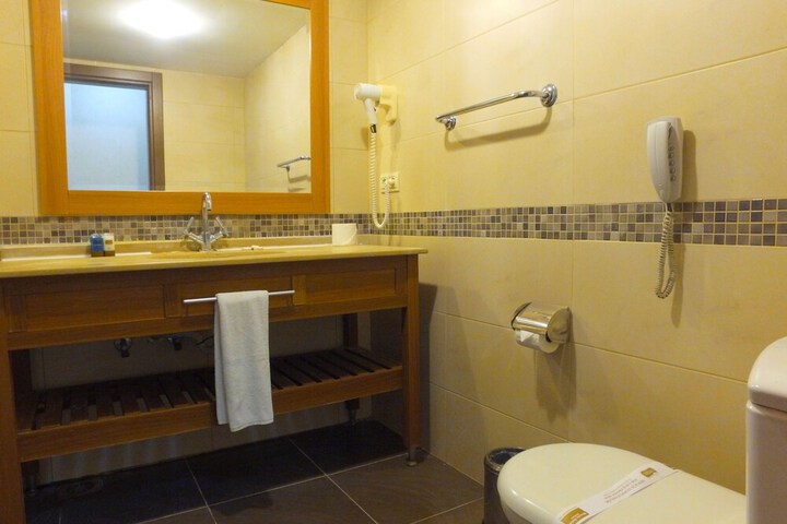 Room 8 of 42